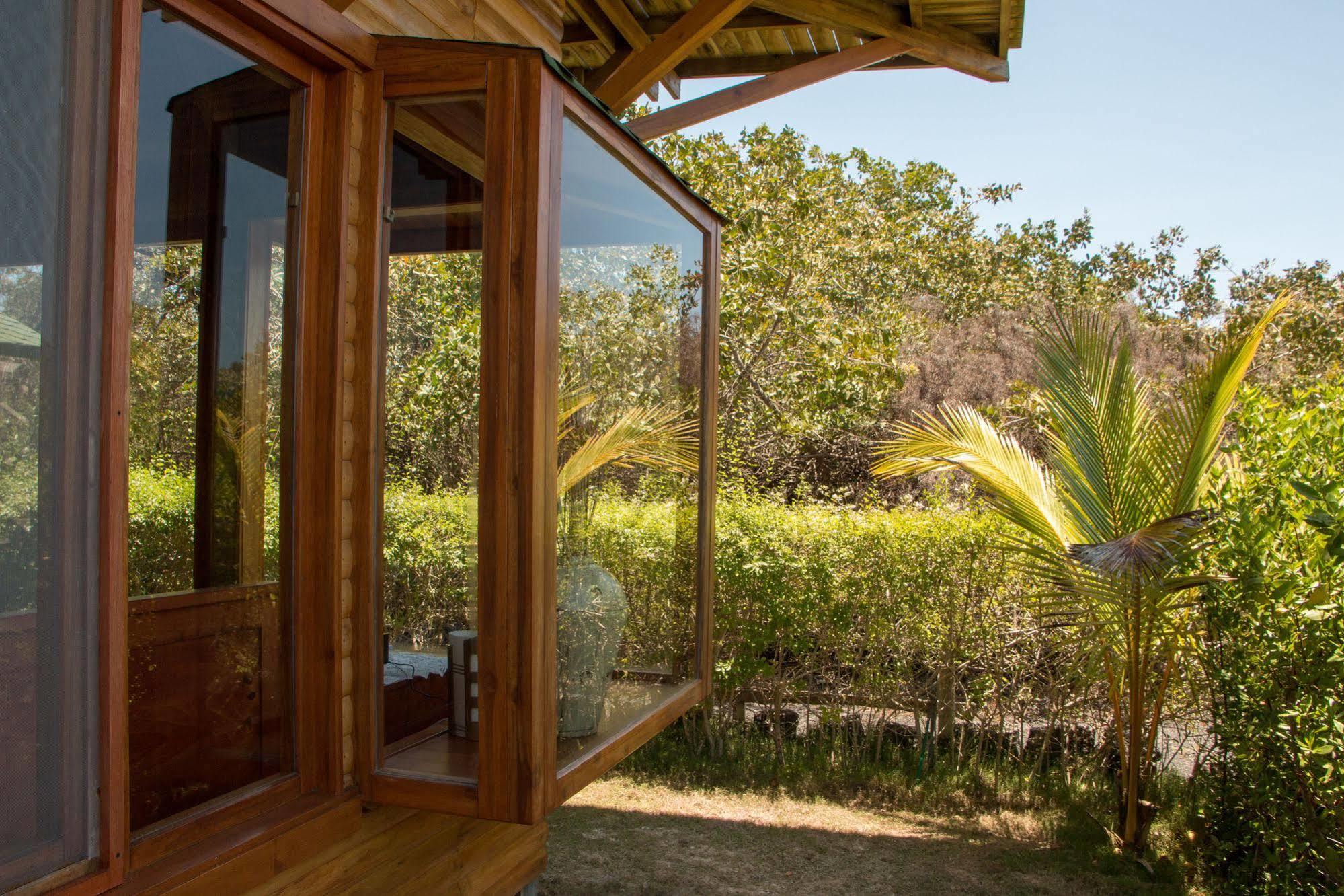 Chez Manany Galapagos Ecolodge Puerto Villamil Exterior photo